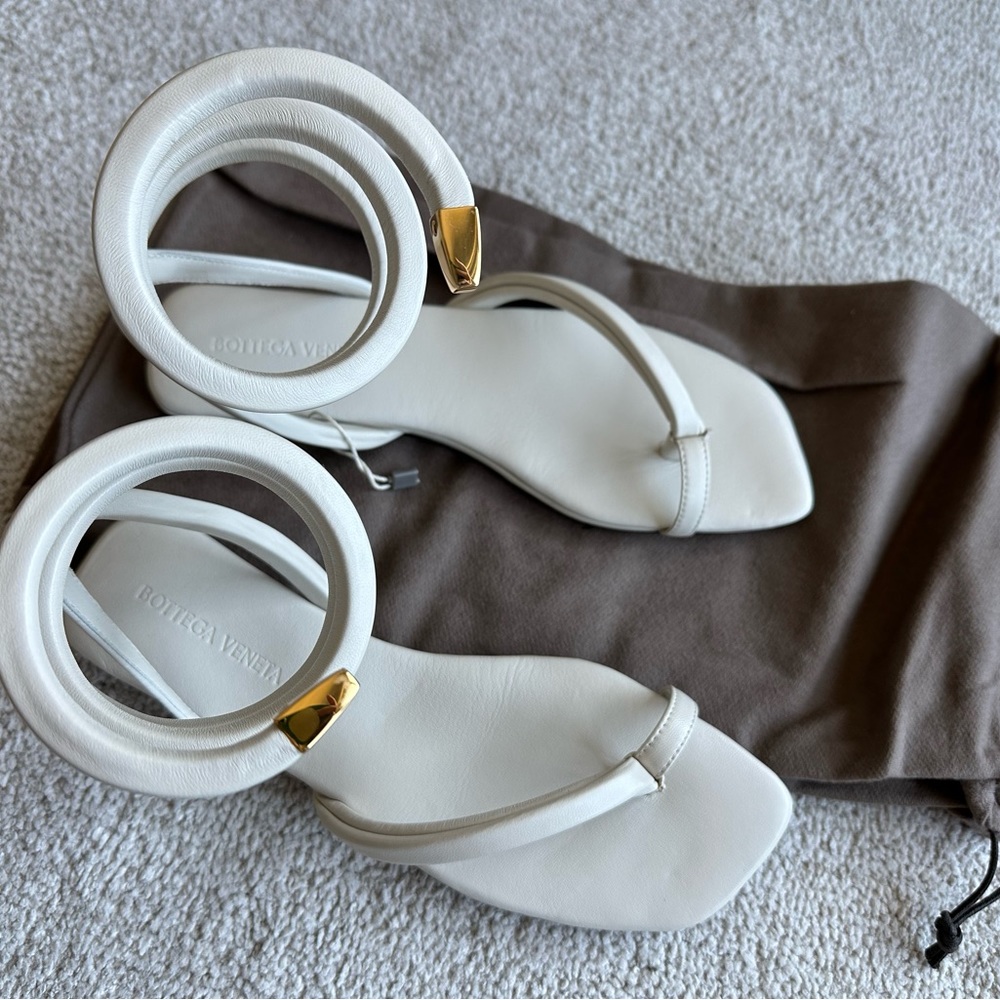Bottega Veneta Napa Spiral Sandals 38, retail for $1600